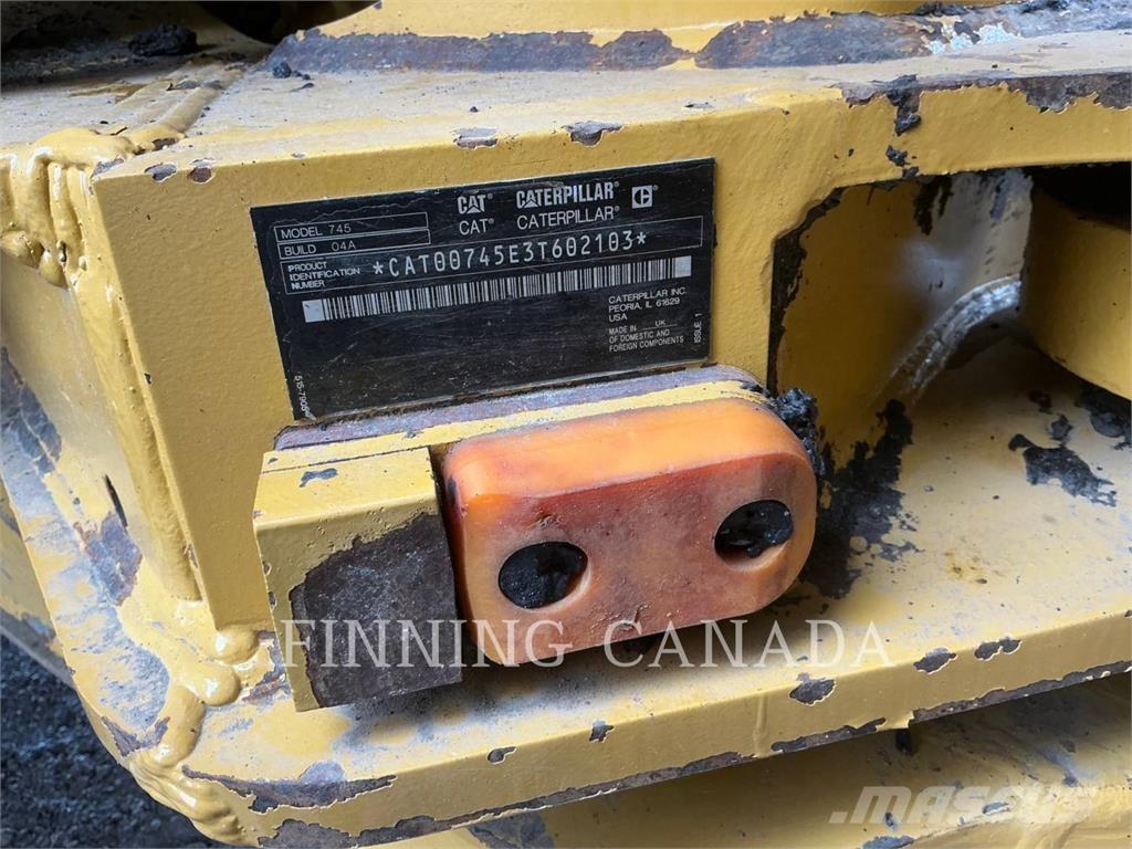 CAT 745 Liigendraamiga pinnaseveokid