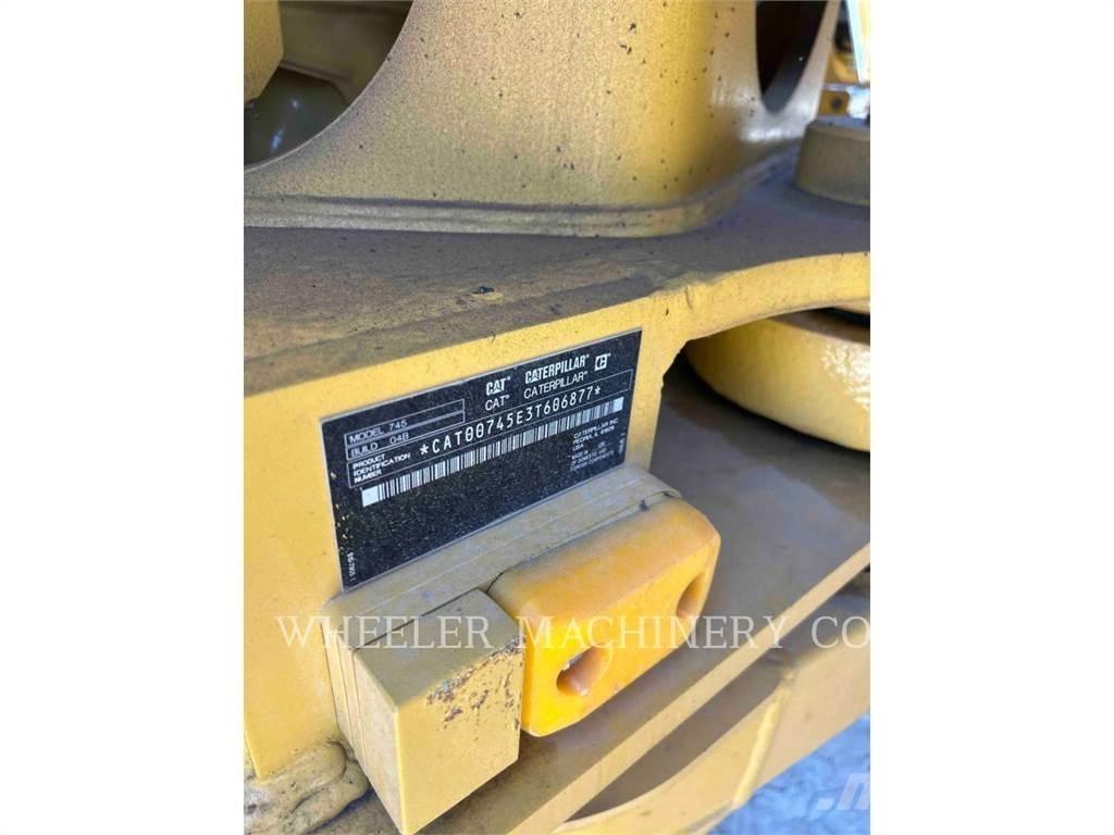 CAT 745 TG Liigendraamiga pinnaseveokid