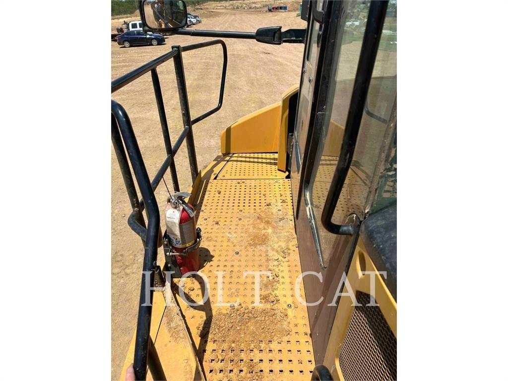 CAT 74504 Liigendraamiga pinnaseveokid