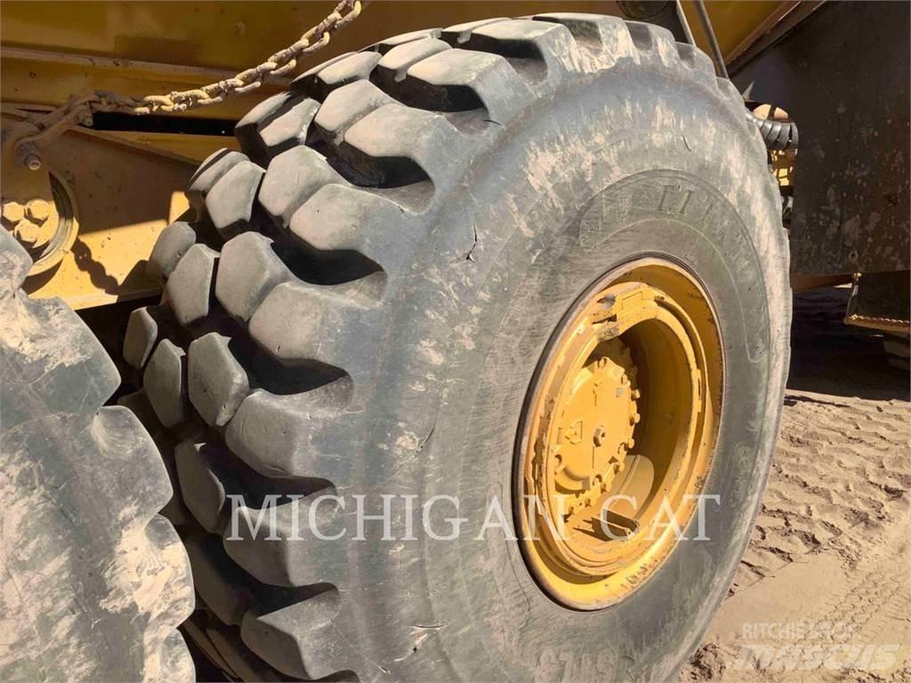CAT 745C T Liigendraamiga pinnaseveokid