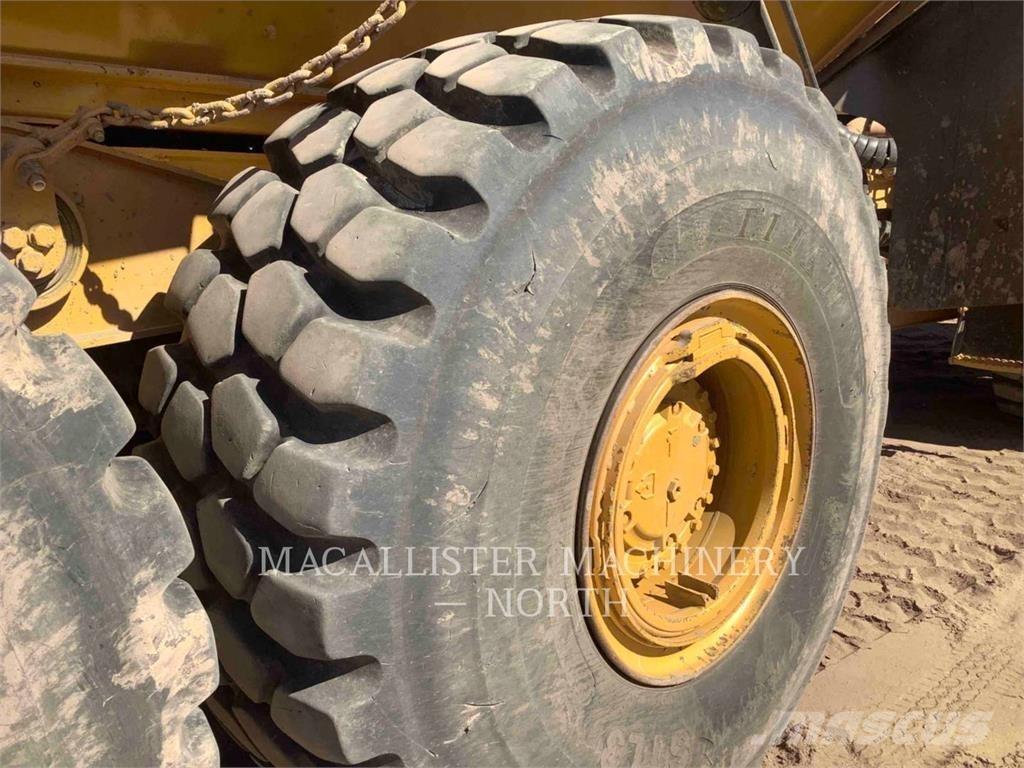 CAT 745C T Liigendraamiga pinnaseveokid