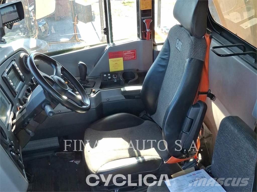 CAT 772G Liigendraamiga pinnaseveokid