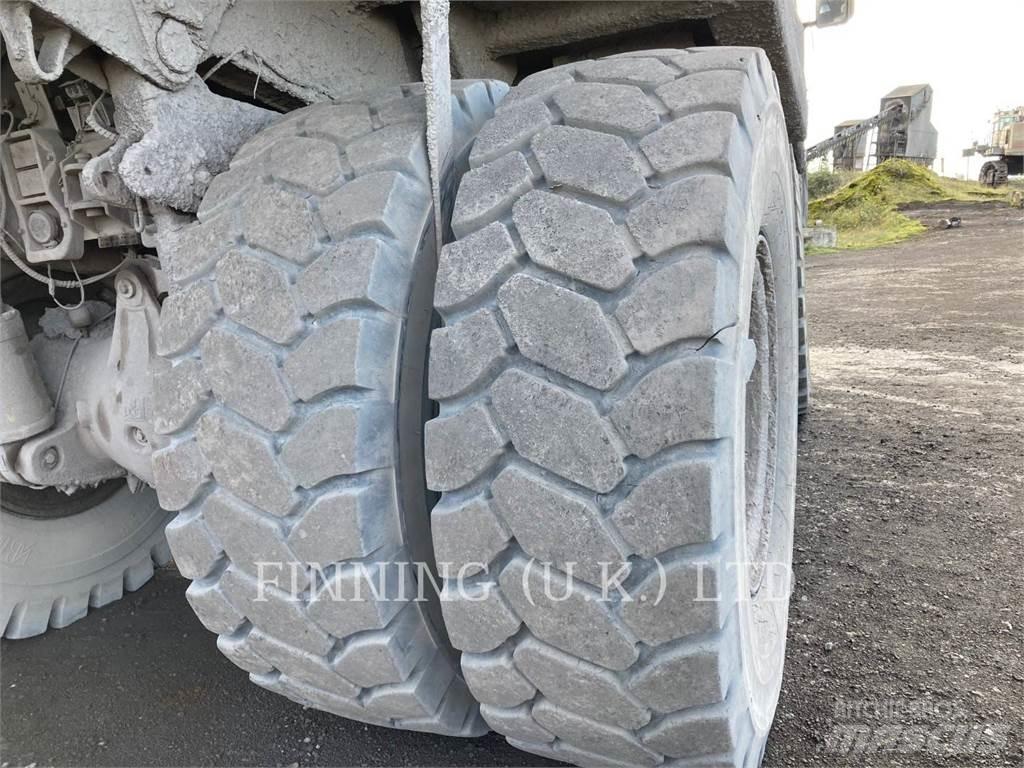 CAT 775D Liigendraamiga pinnaseveokid