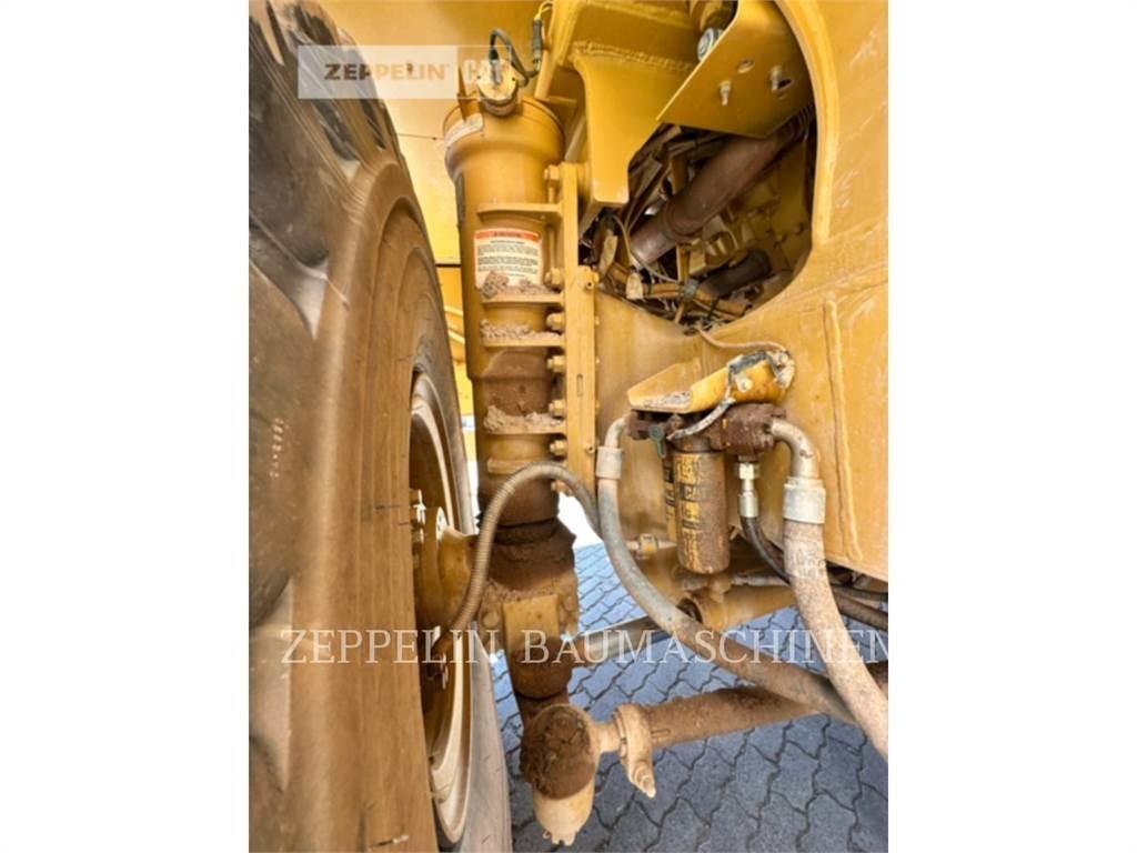 CAT 775E Liigendraamiga pinnaseveokid