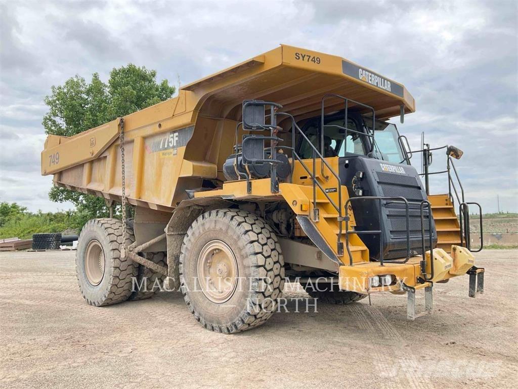 CAT 775F Liigendraamiga pinnaseveokid
