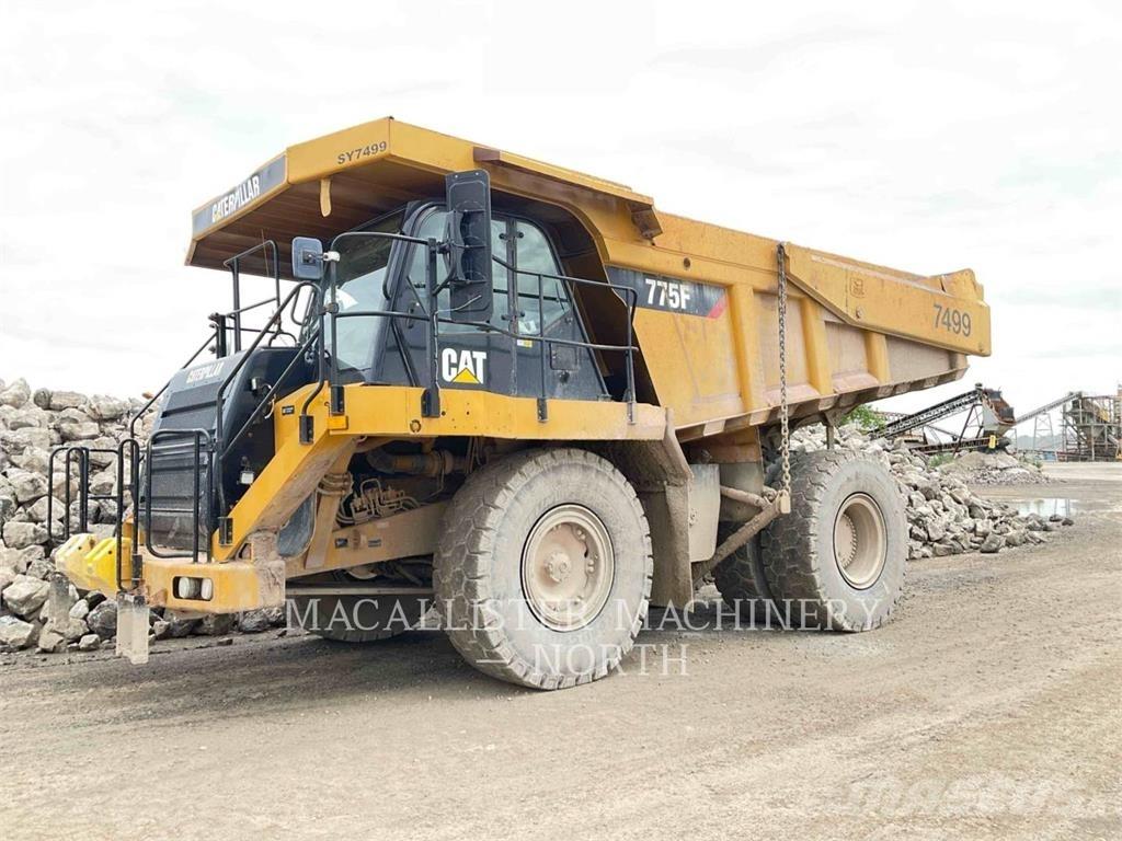 CAT 775F Liigendraamiga pinnaseveokid