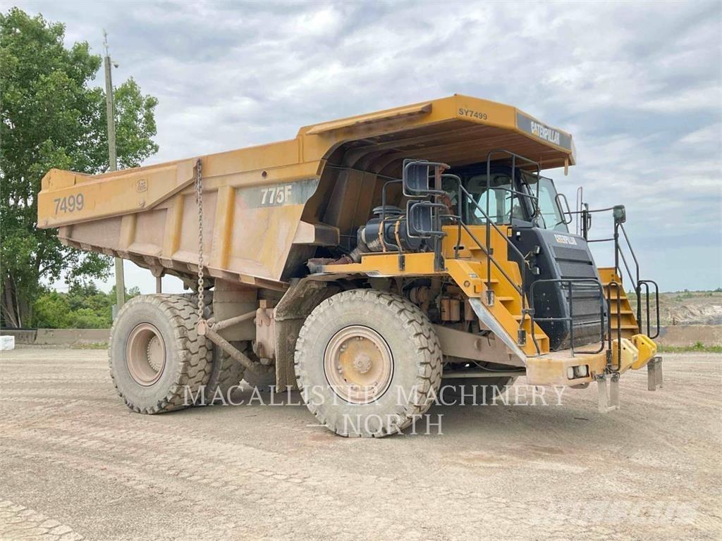 CAT 775F Liigendraamiga pinnaseveokid