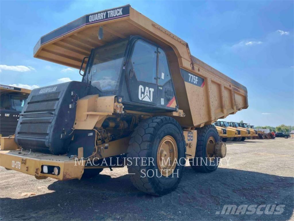 CAT 775F Liigendraamiga pinnaseveokid
