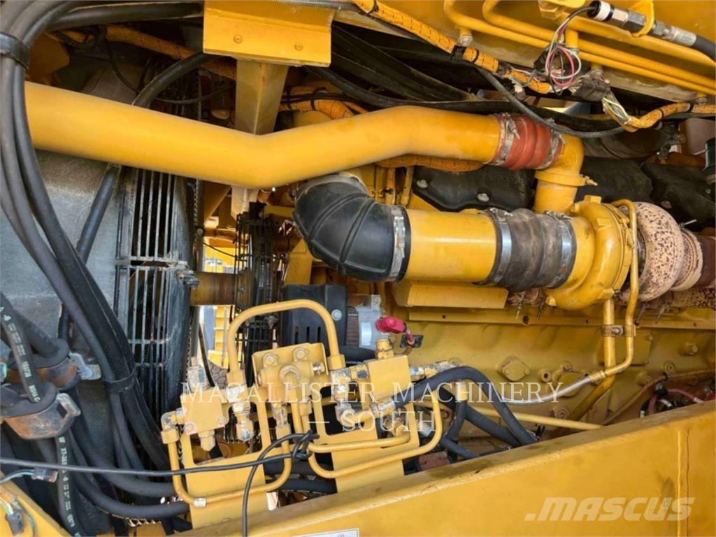 CAT 775F Liigendraamiga pinnaseveokid
