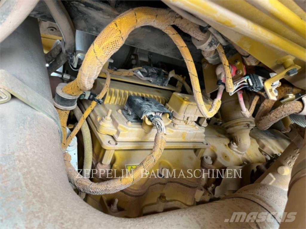 CAT 775G Liigendraamiga pinnaseveokid