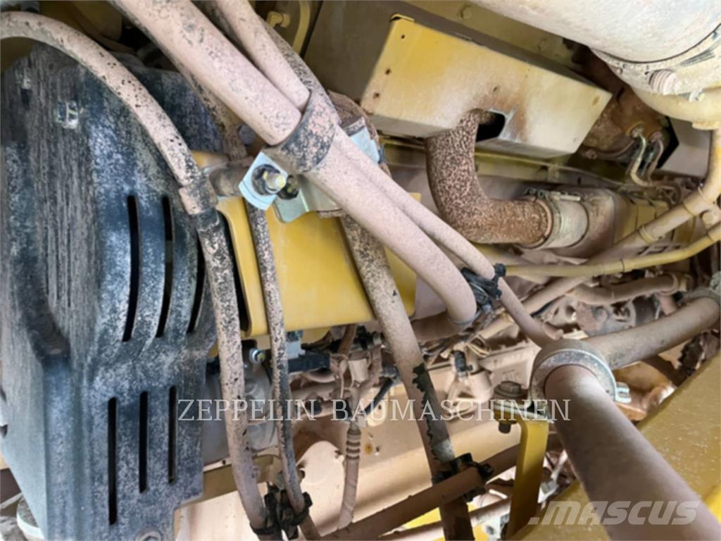CAT 775G Liigendraamiga pinnaseveokid
