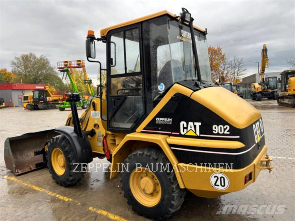 CAT 902 Rataslaadurid