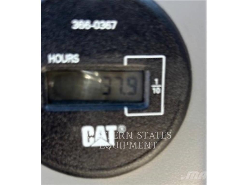 CAT 903 Rataslaadurid