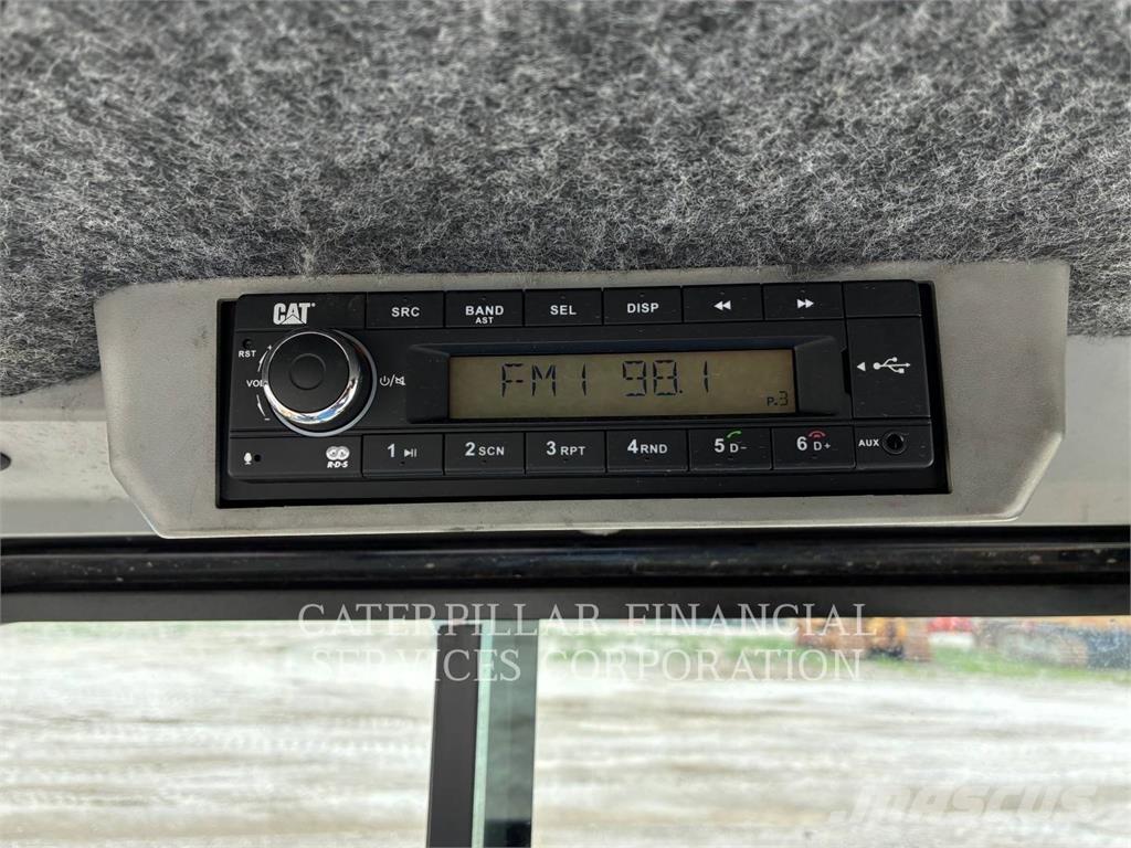 CAT 903D Rataslaadurid