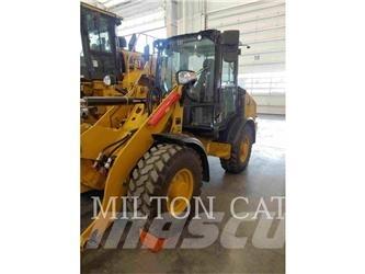 CAT 906 Rataslaadurid