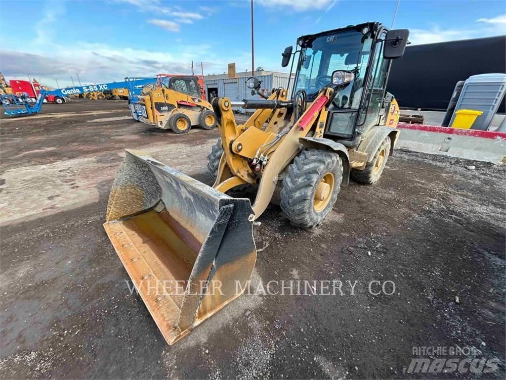 CAT 906 Rataslaadurid