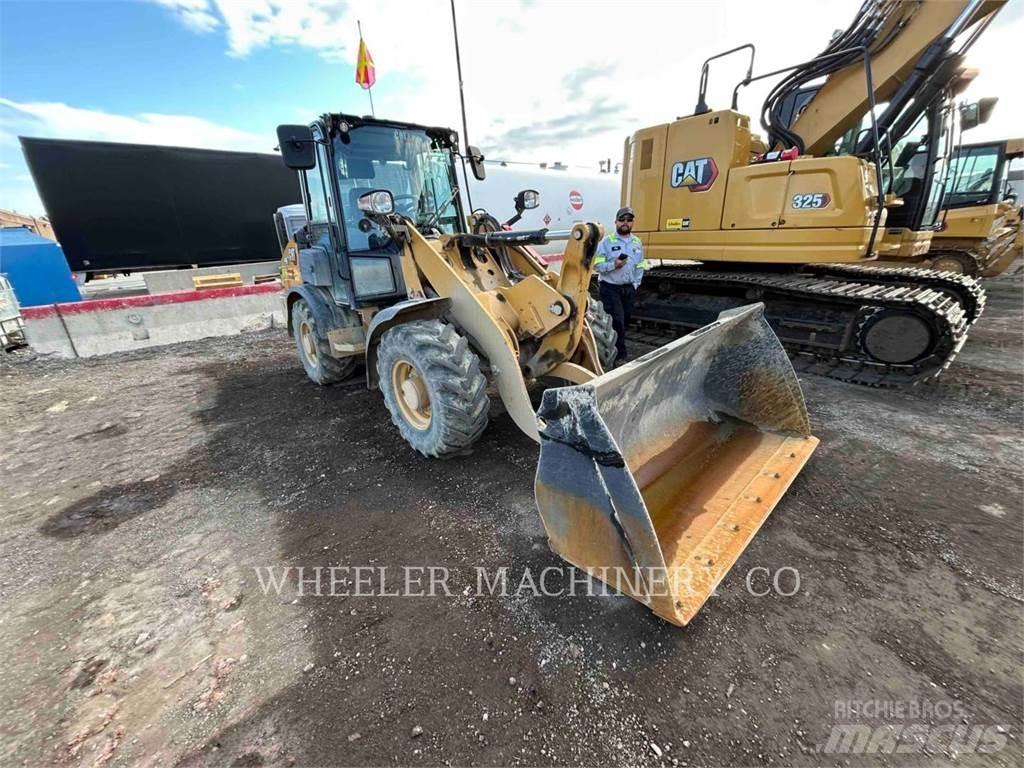 CAT 906 Rataslaadurid