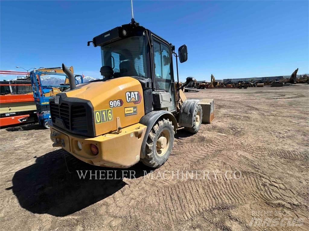 CAT 906 Rataslaadurid