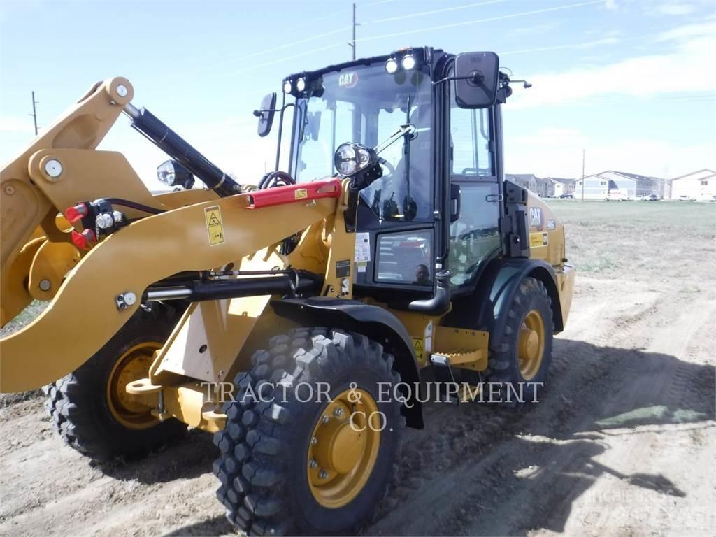 CAT 906 Rataslaadurid