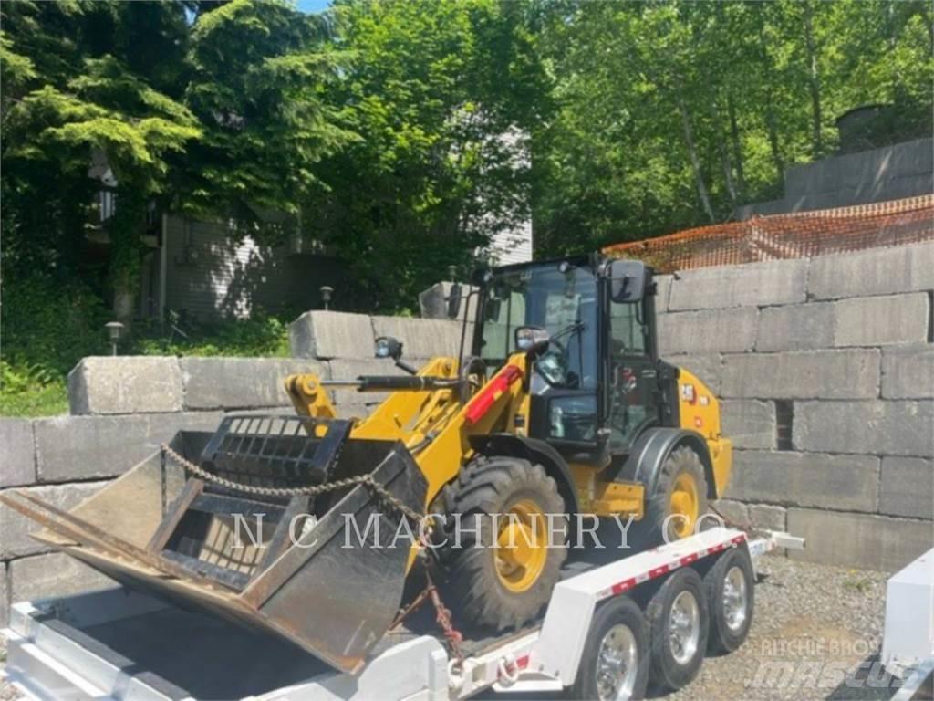 CAT 906 Rataslaadurid