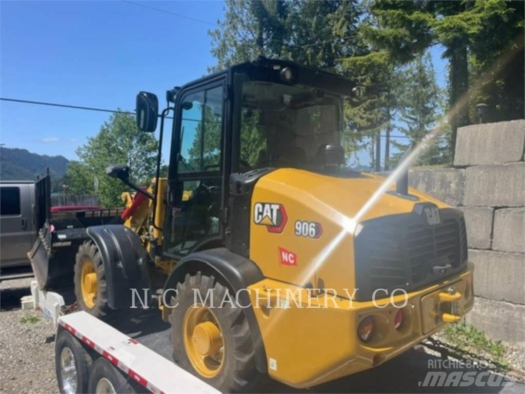 CAT 906 Rataslaadurid