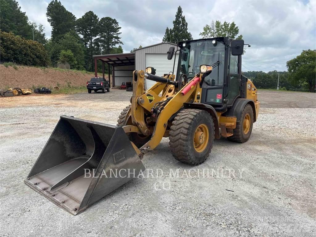CAT 906 Rataslaadurid