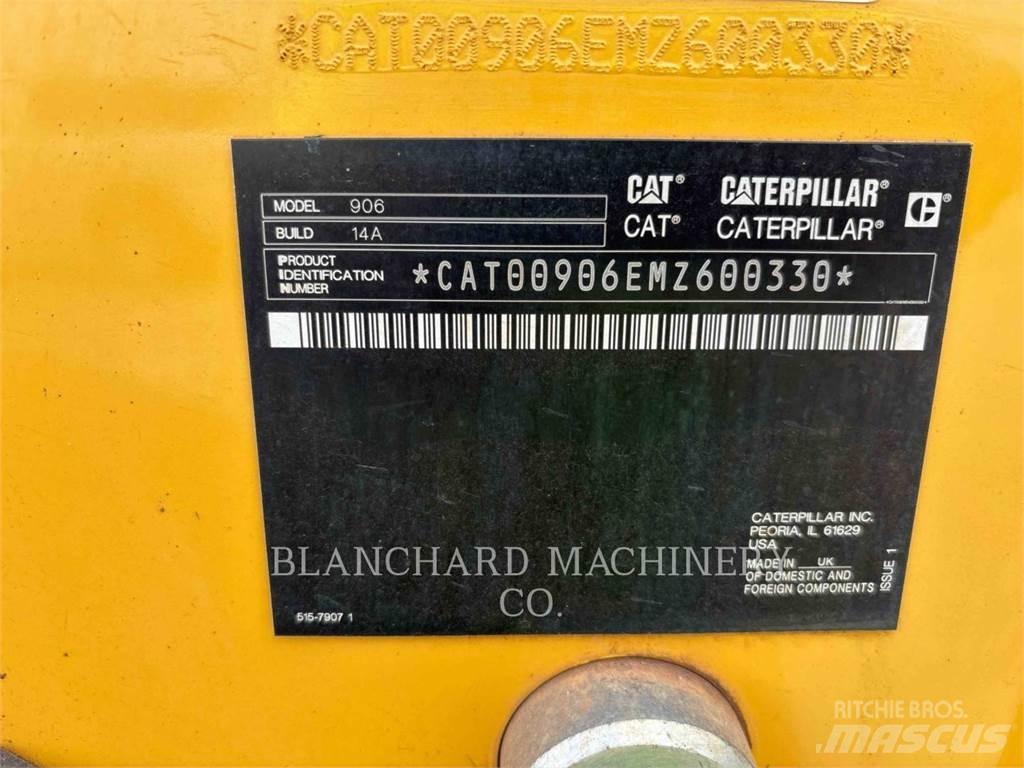CAT 906 Rataslaadurid