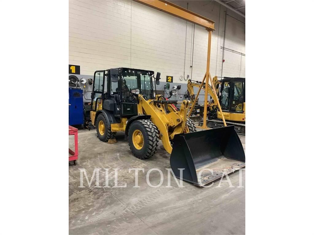 CAT 906 Rataslaadurid