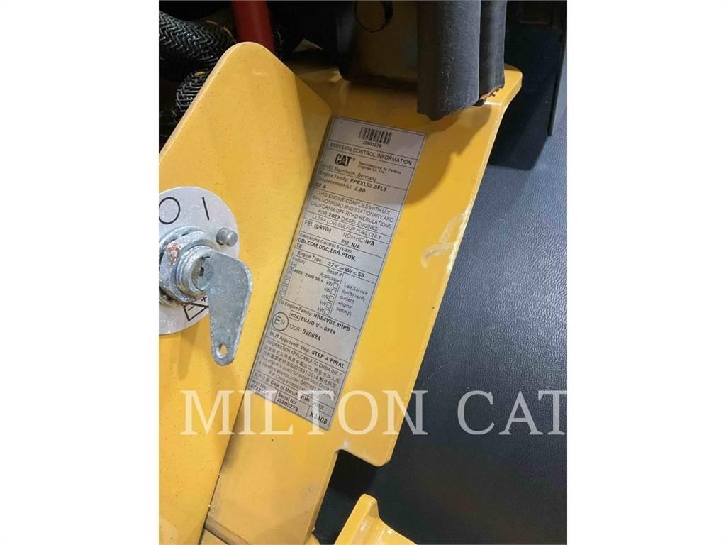 CAT 906 Rataslaadurid