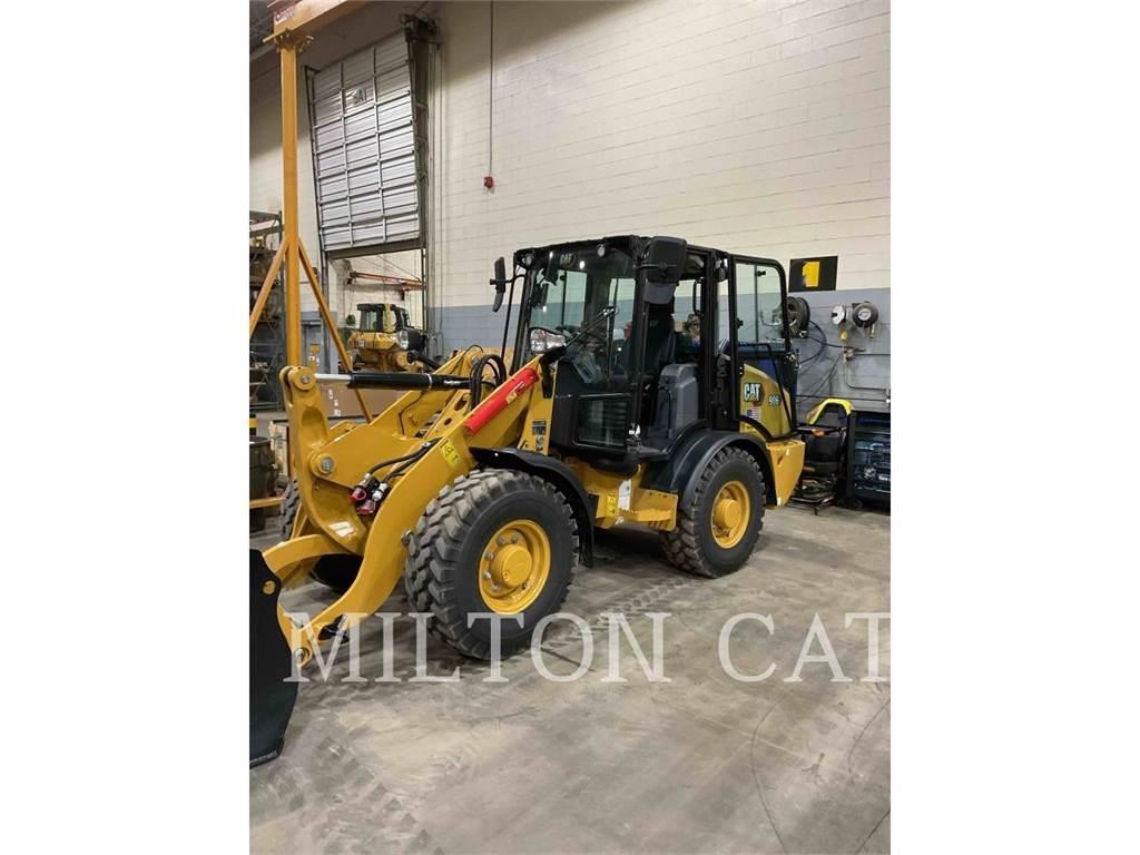 CAT 906 Rataslaadurid