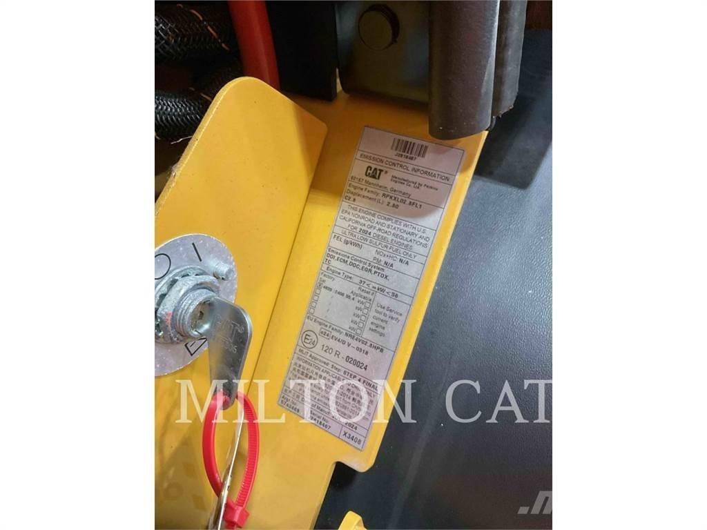 CAT 906 Rataslaadurid