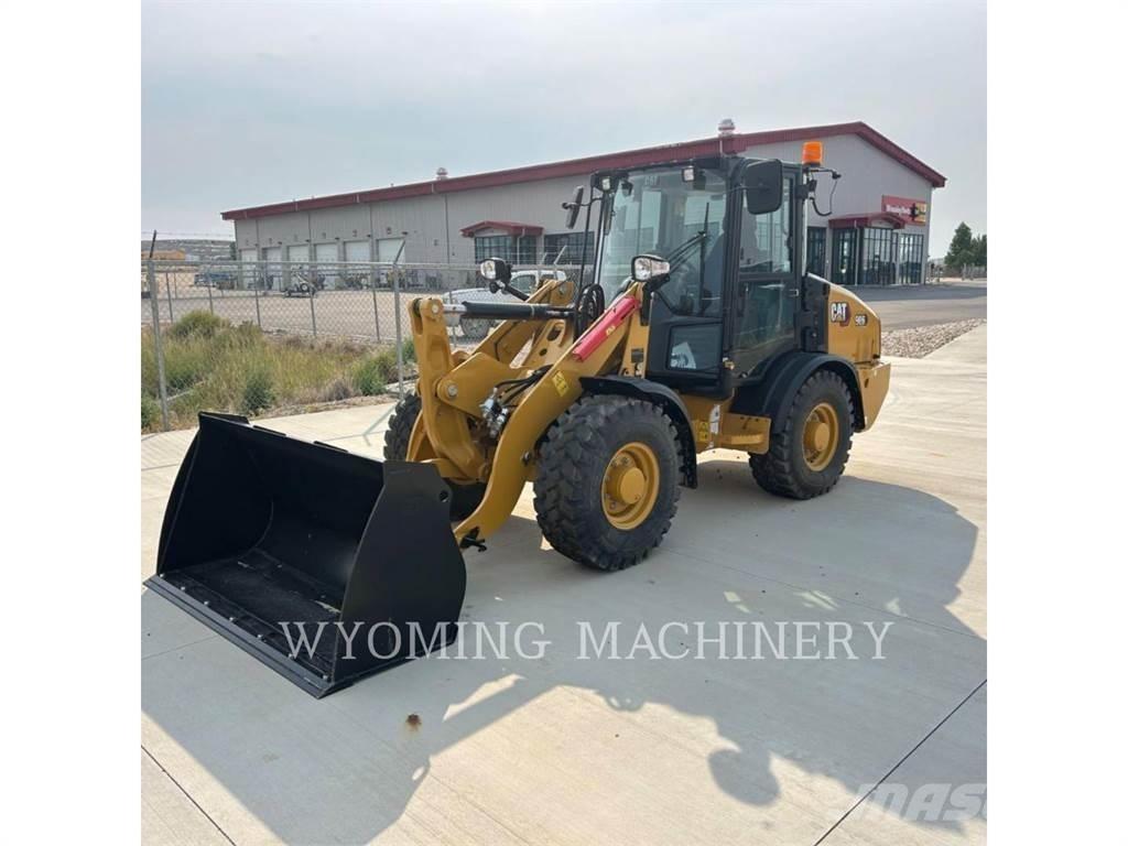 CAT 906 Rataslaadurid