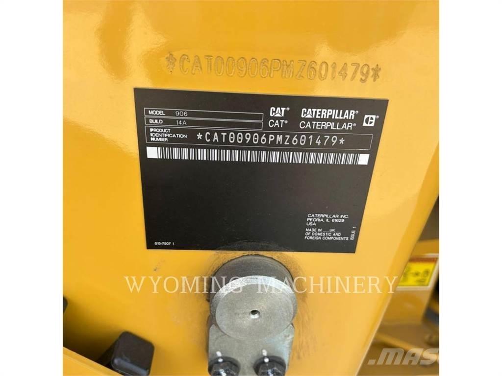 CAT 906 Rataslaadurid