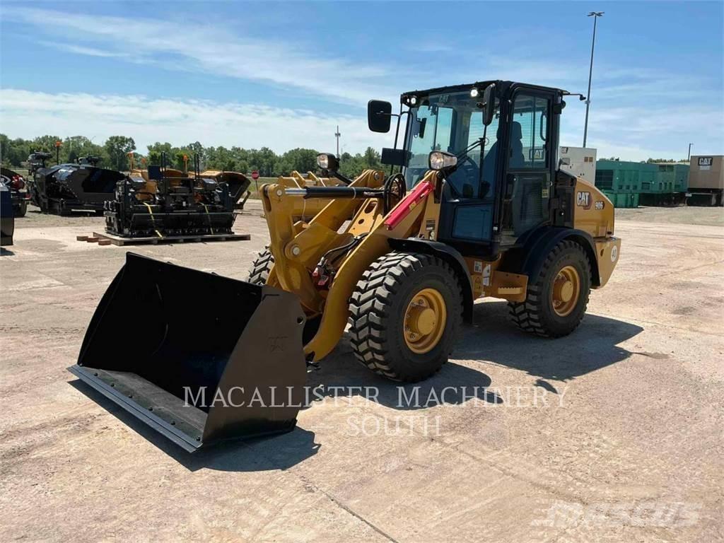CAT 906 Rataslaadurid