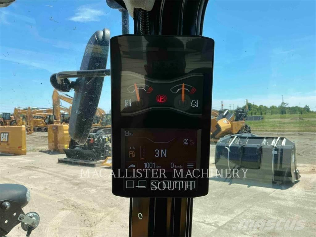 CAT 906 Rataslaadurid