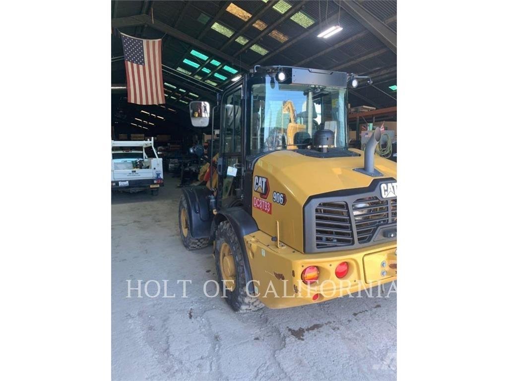 CAT 906 Rataslaadurid