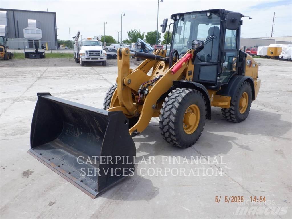CAT 906-14 Rataslaadurid