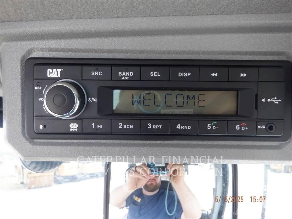 CAT 906-14 Rataslaadurid