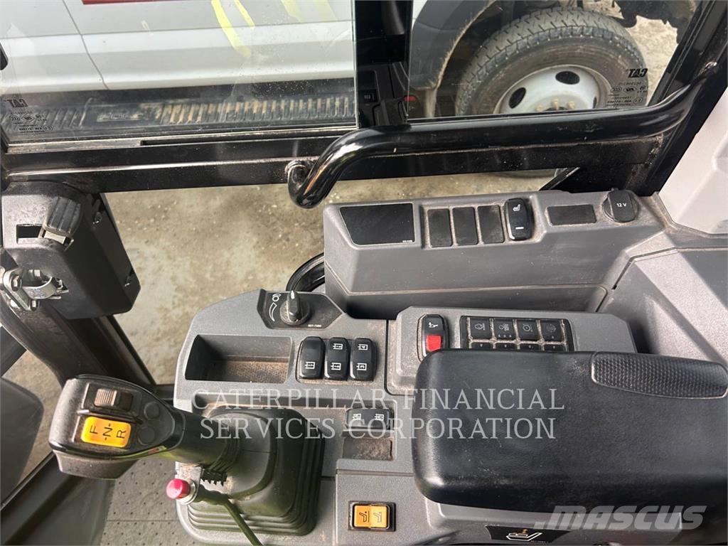 CAT 906-14 Rataslaadurid