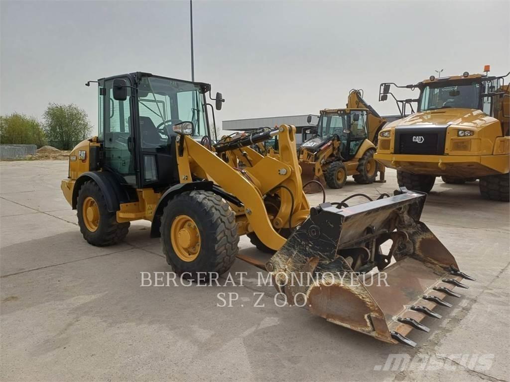 CAT 906 M Rataslaadurid