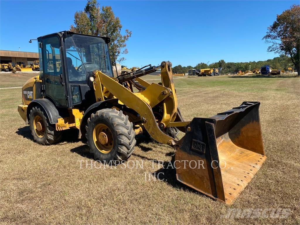 CAT 906 M Rataslaadurid
