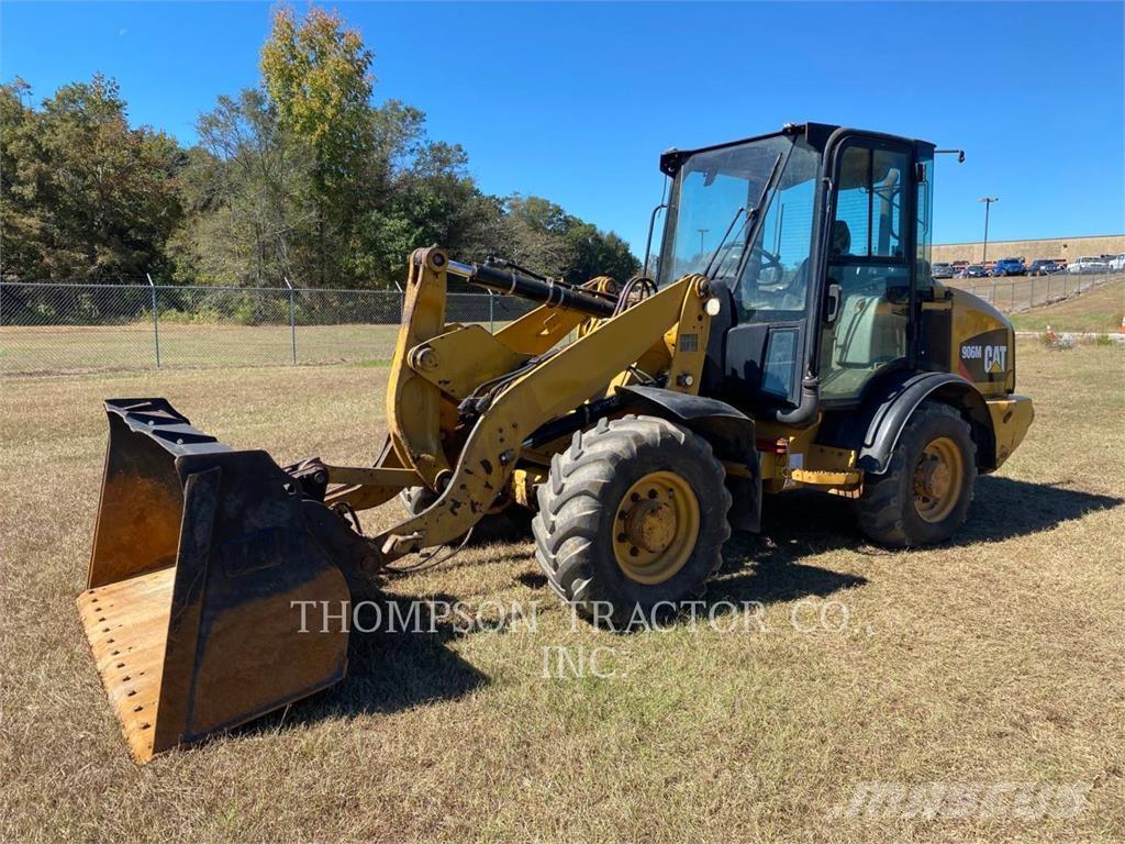 CAT 906 M Rataslaadurid