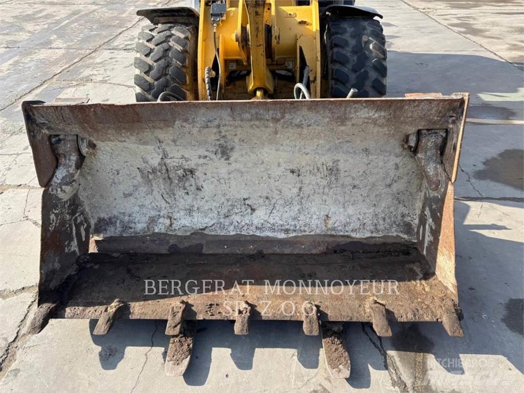 CAT 906H2 Rataslaadurid