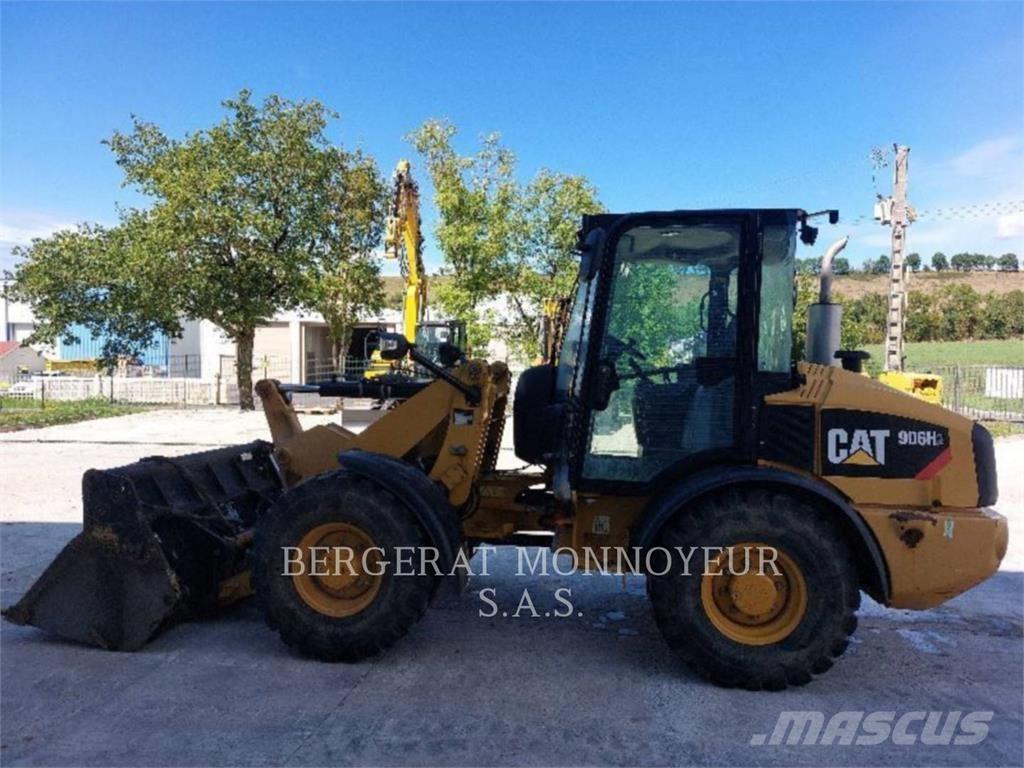 CAT 906H2 Rataslaadurid
