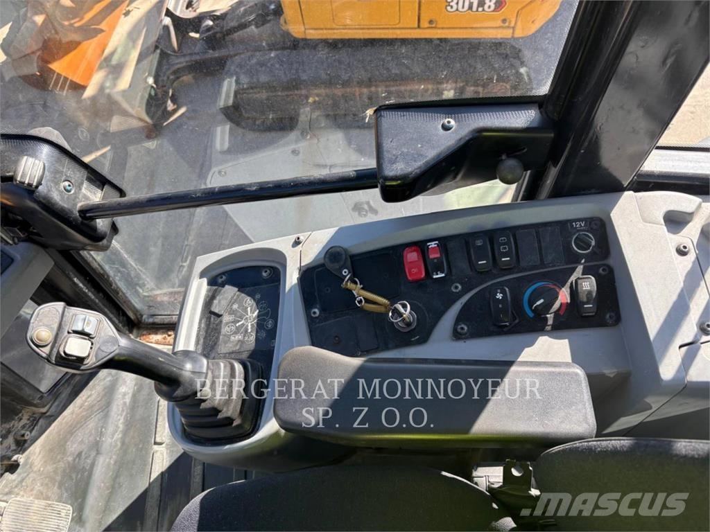 CAT 906M Rataslaadurid