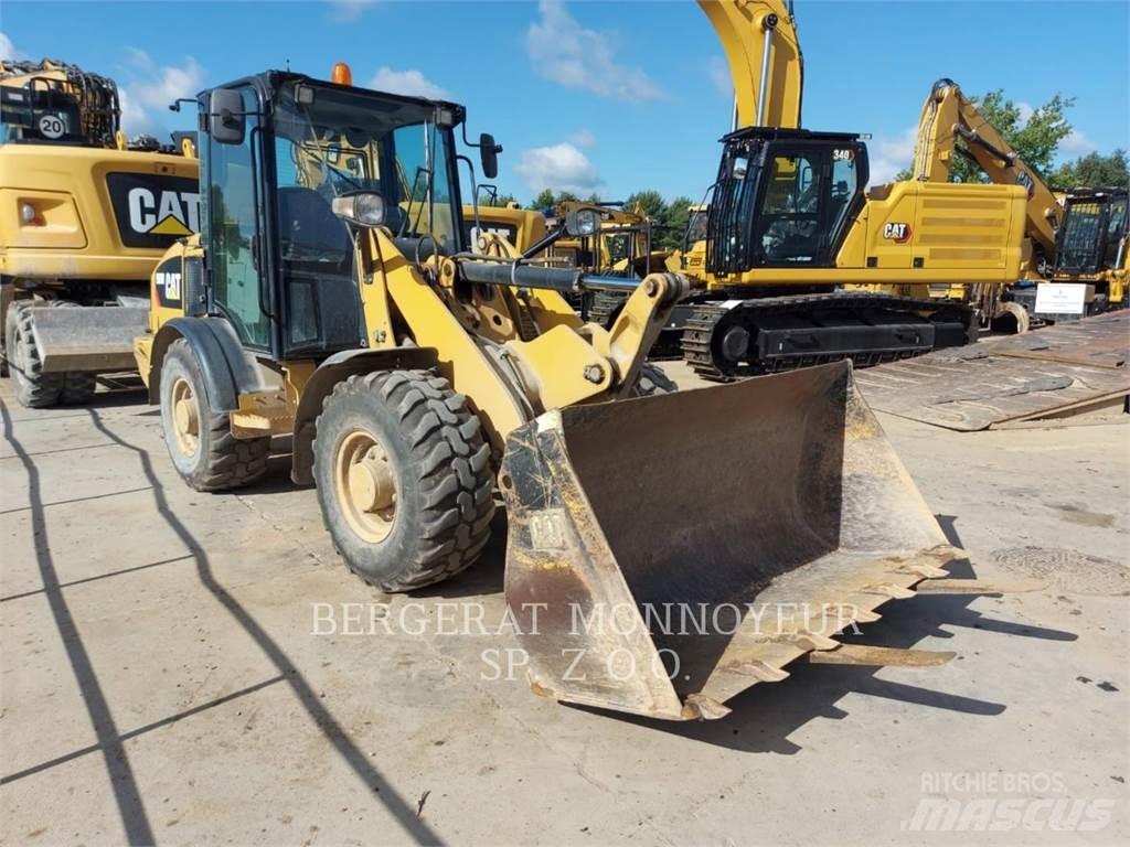 CAT 906M Rataslaadurid