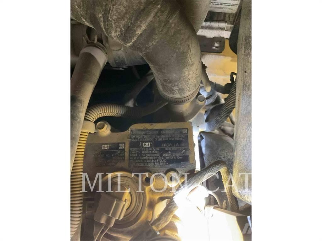 CAT 906M Rataslaadurid