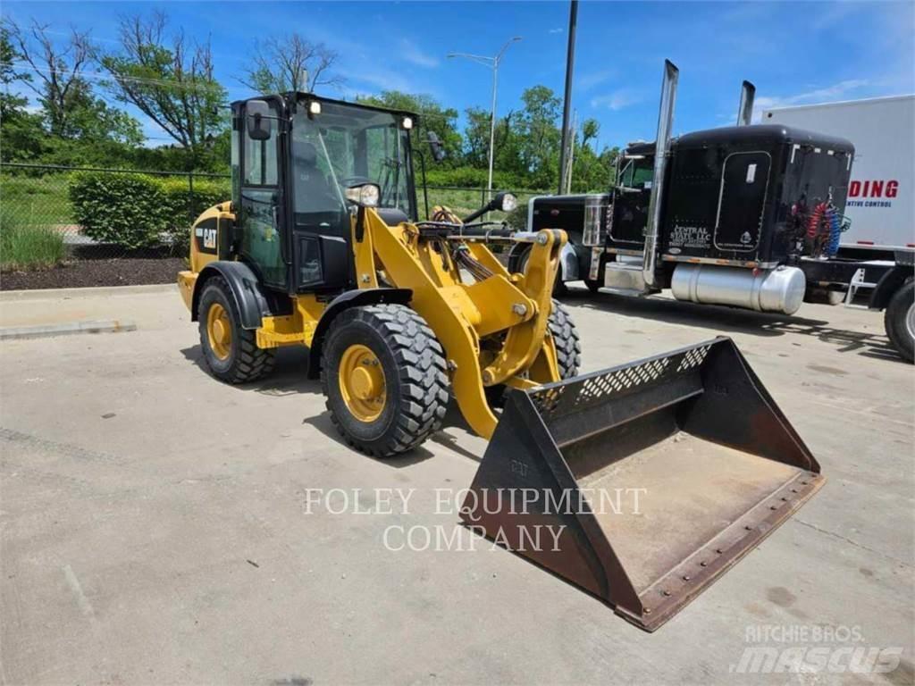 CAT 906M Rataslaadurid