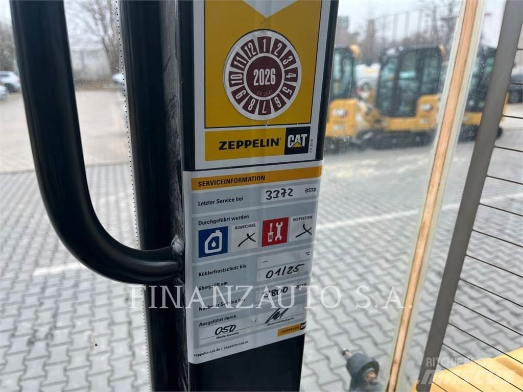 CAT 906M Rataslaadurid