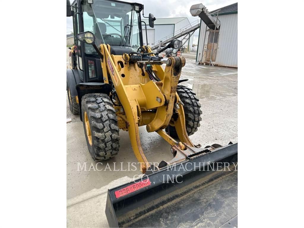 CAT 906M Rataslaadurid